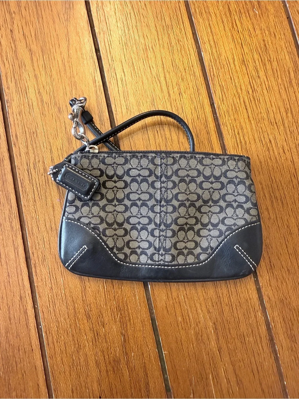 Vtg Coach Soho Signature Wristlet in Black and Tan Monogram